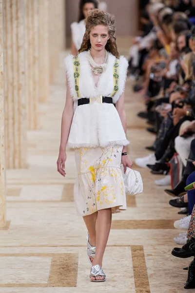 Look 44